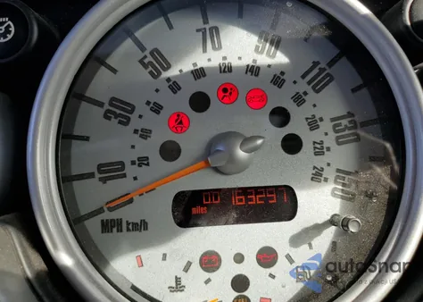 2002 Mini Cooper S z USA, uszkodzony, nr VIN WMWRE334X2TD52545